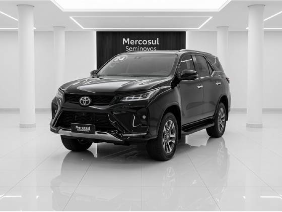 TOYOTA HILUX SW4 2.8 D-4D TURBO DIESEL DIAMOND 7L 4X4 AUTOMÁTICO